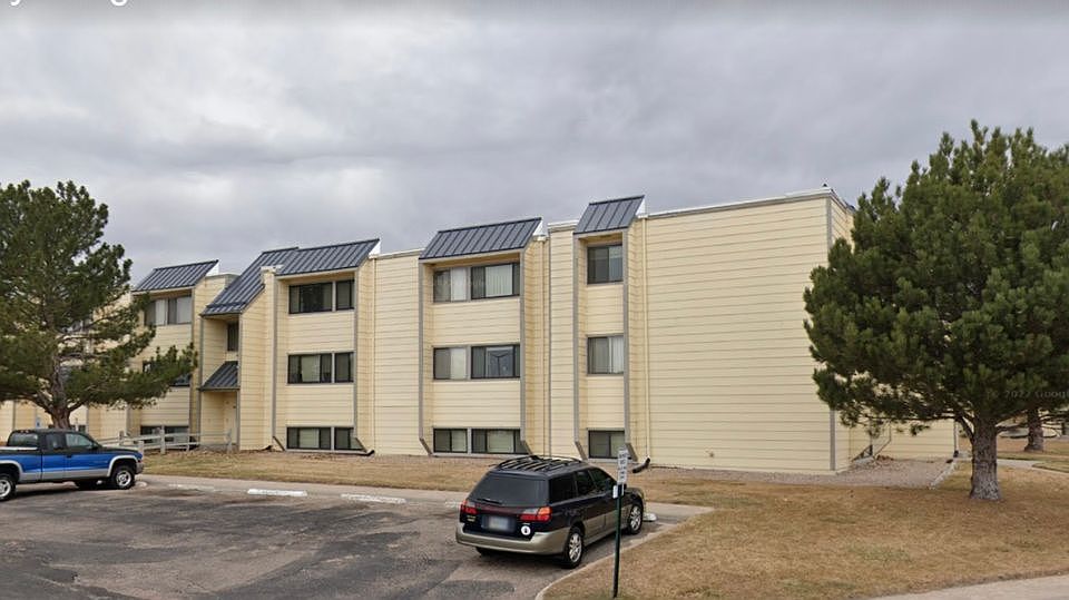 1st image of 4400 Parkview Dr #205