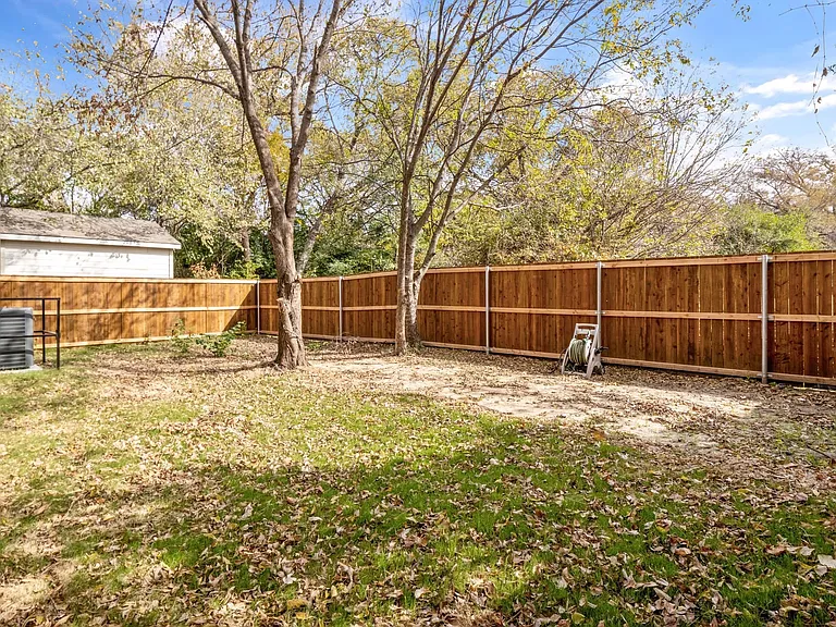 2626 Burger Ave — Photo 9