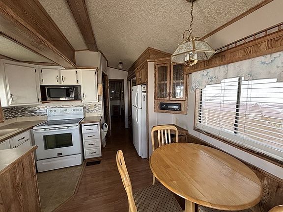 4th image of 3020 E Main St #A129