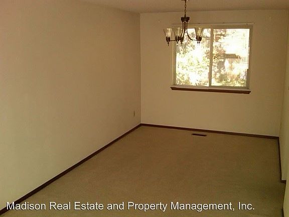 4th image of 411 E Shenandoah Dr