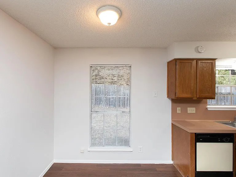 2102 Courtney St #A — Photo 12