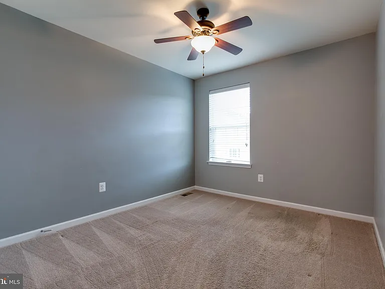 1314 Hawthorn Dr — Photo 28
