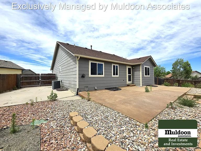 7599 Sailwind Dr — Photo 25