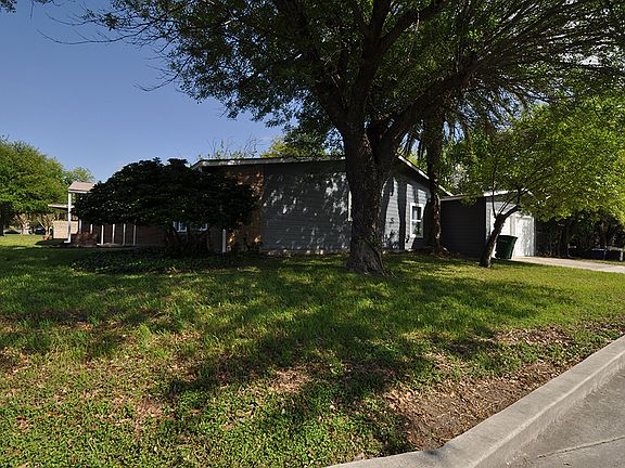 3rd image of 302 Calumet Pl