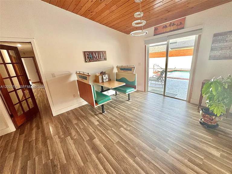 18701 Wentworth Dr — Photo 8