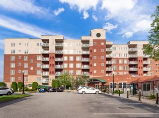 36 Village Rd APT 614, Middleton, MA 01949