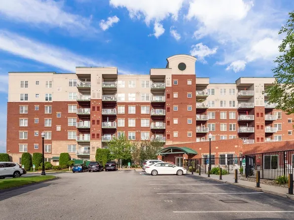 36 Village Rd APT 614, Middleton, MA 01949