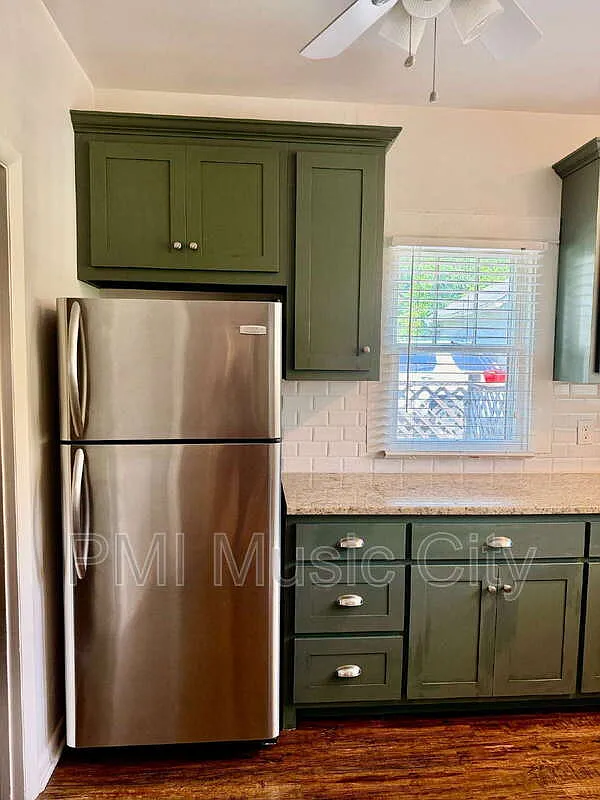 3 bed, 1.0 bath, 1300 sqft, $2,045 — Photo 4