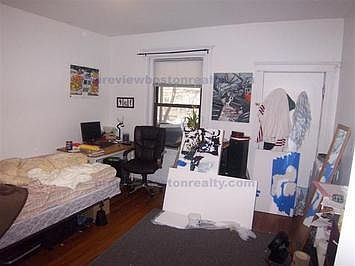 2nd image of 17 Cummings Rd #D5