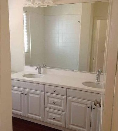 Upstairs Hall Bathroom