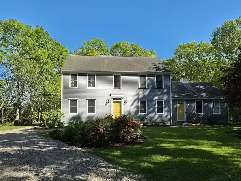 20 Hirsch Rd — Photo 1