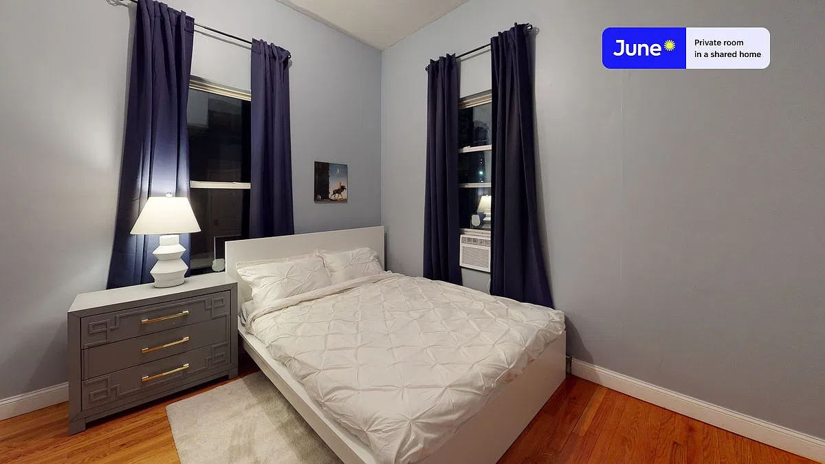 Queen bedroom in 4 bed/2 bath home in Allston #534 B — Photo 1