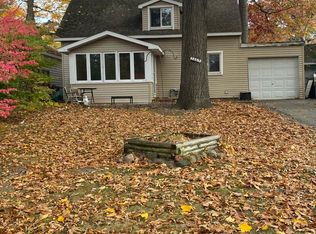 1463 Oakwood St, Keego Harbor, MI 48320