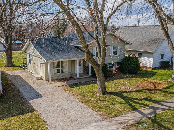 703 Grand Ave, Lincoln, IL 62656
