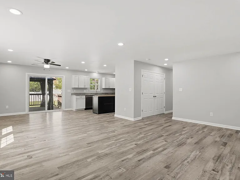 283 Shorewood Dr — Photo 7