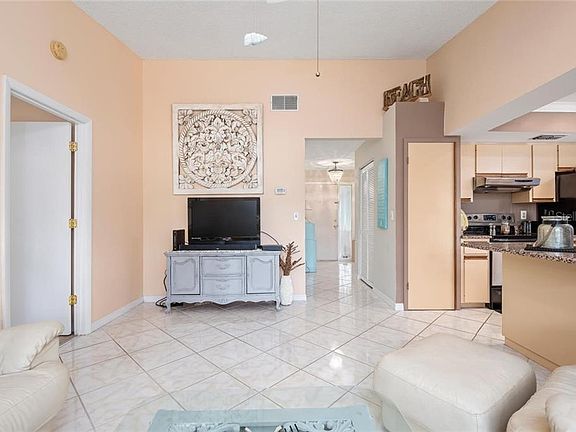 5th image of 2211 Pinehurst St