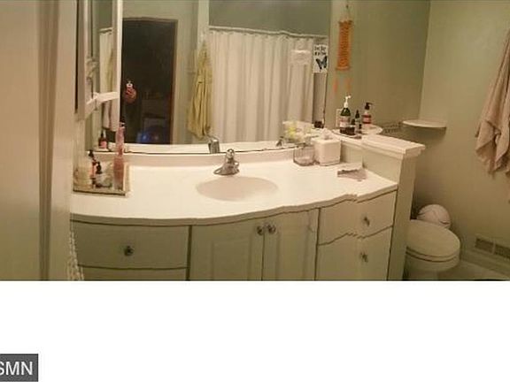 5th image of 648 Willoughby Way W