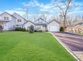27 Huntingdale Way, Middle Island, NY 11953