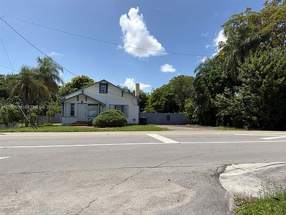 4th image of 112 SE 3rd St