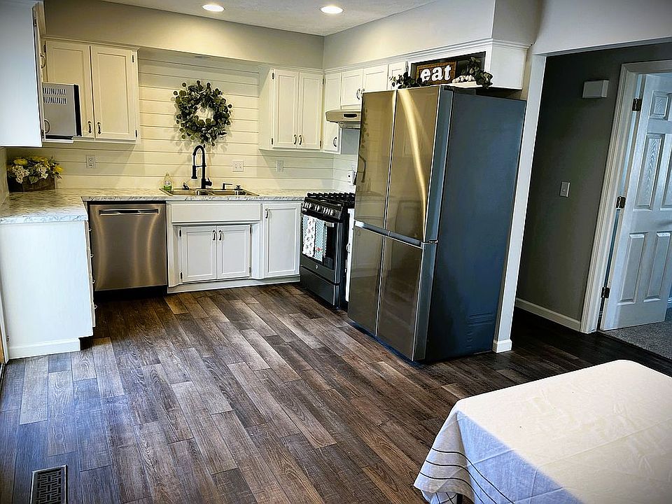 New LVP
Shiplap Backsplash