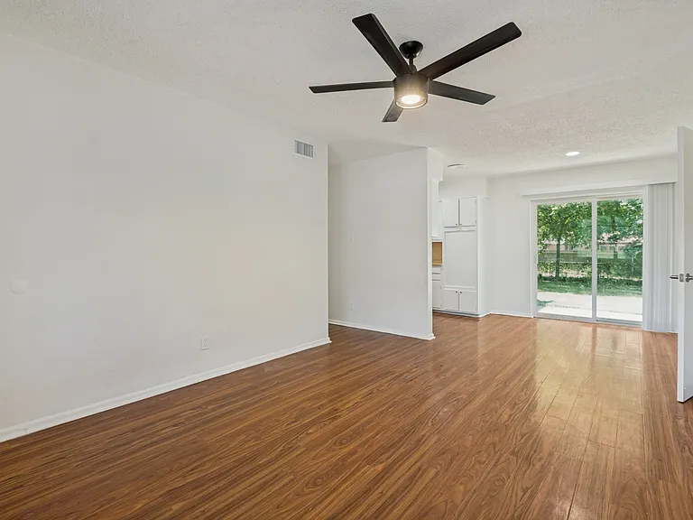 1818 Highland Dr — Photo 9