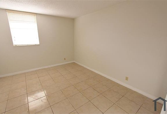 5th image of 4550 NW 9th St APT 615E