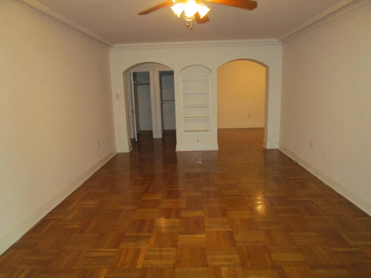 Building Photo - 5914 Walnut St #102