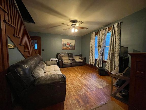 3rd image of 101 Park St S