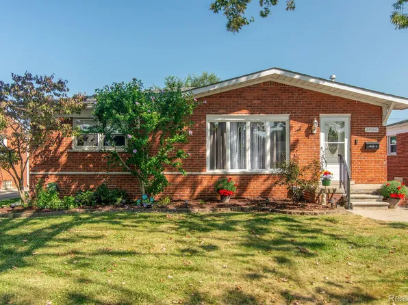 24900 Cubberness St, Saint Clair Shores, MI 48080