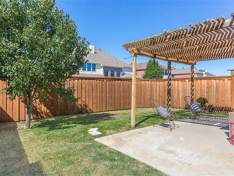 13283 Mannheim Dr — Photo 13