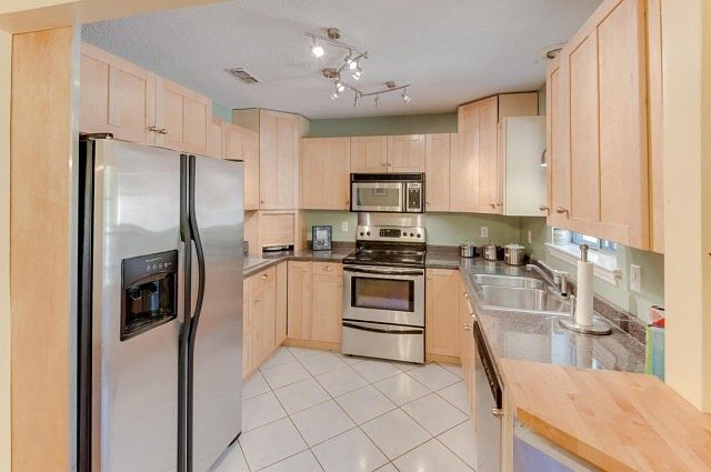 1st image of 325 Branchwood Cir