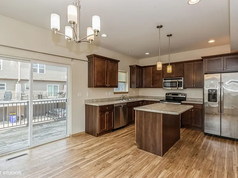 901 Scott Park Dr — Photo 6