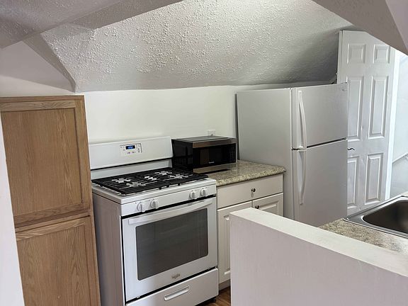 5th image of 166 S Cherry St #3