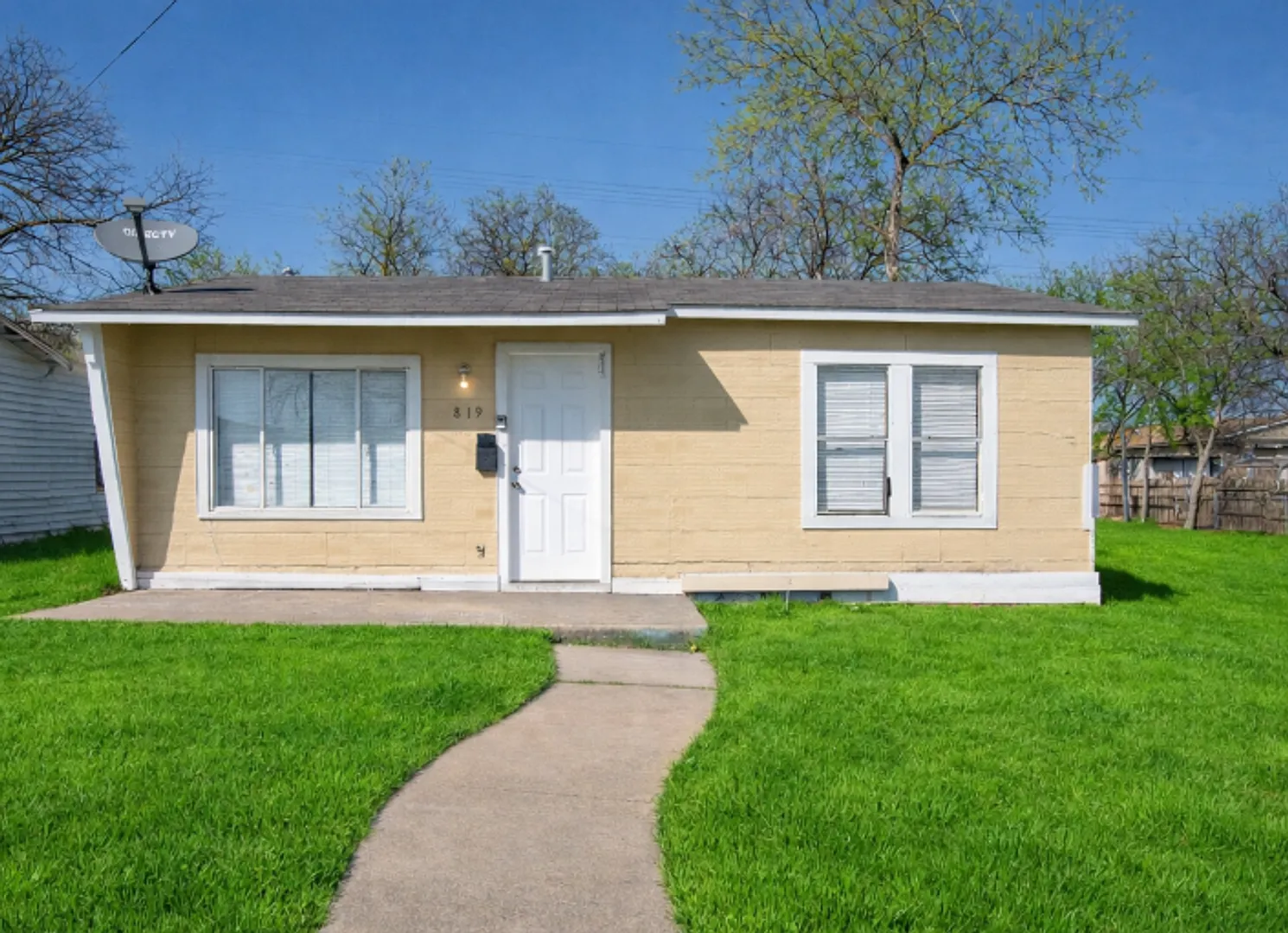 Great Home Near AT&T Center and Downtown! — Photo 1