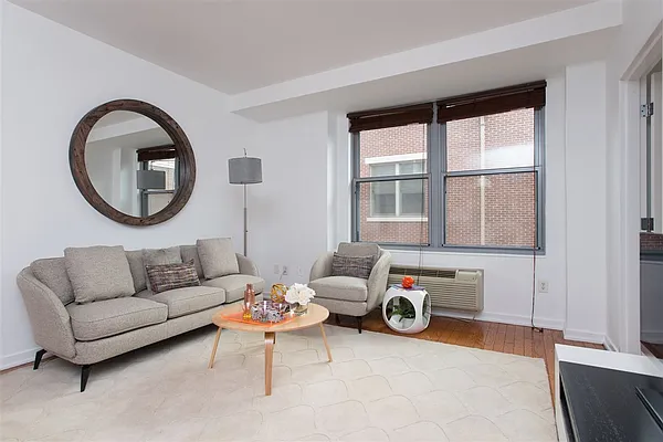 Sold by Christoph Schluender Realty | media 11