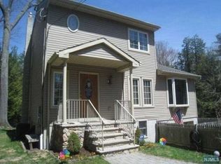 146 County Rd, Hewitt, NJ 07421