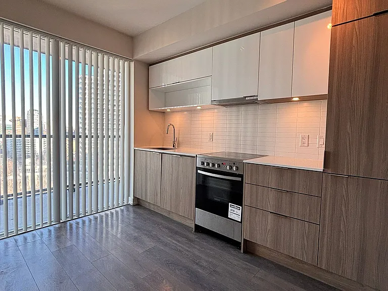 159 Wellesley St E #1209 — Photo 5