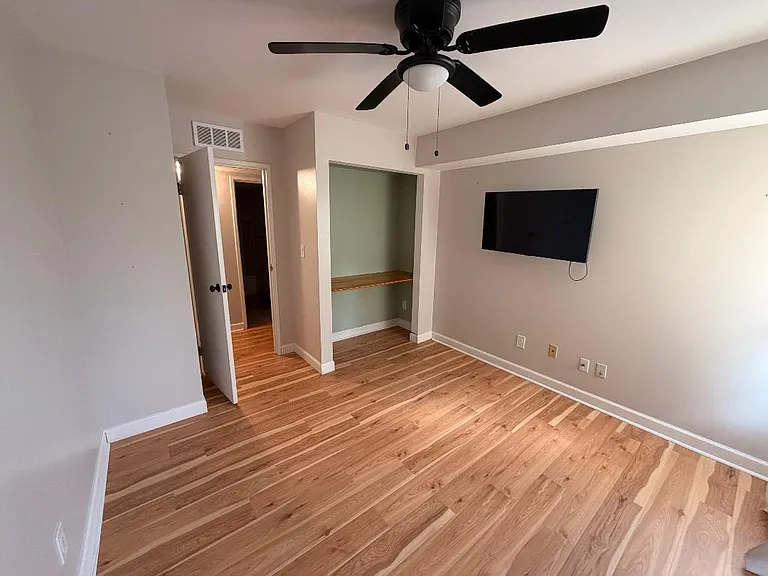 19143 Surrey Ln — Photo 17