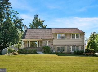 898 Crestline Dr, Blue Bell, PA 19422