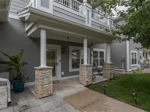 11721 S Roundtree St APT 103, Olathe, KS 66061