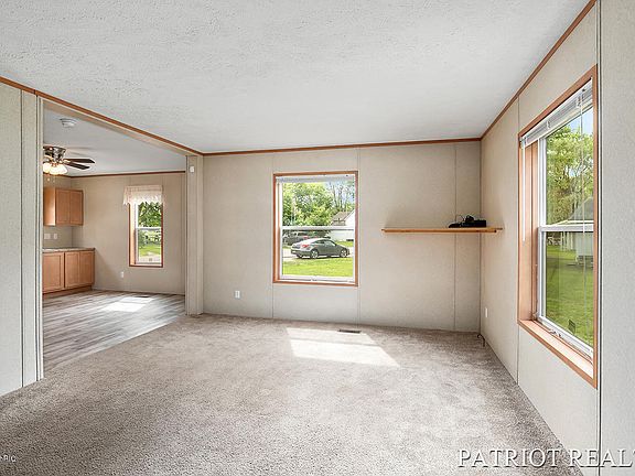 5th image of 213 Godfrey St