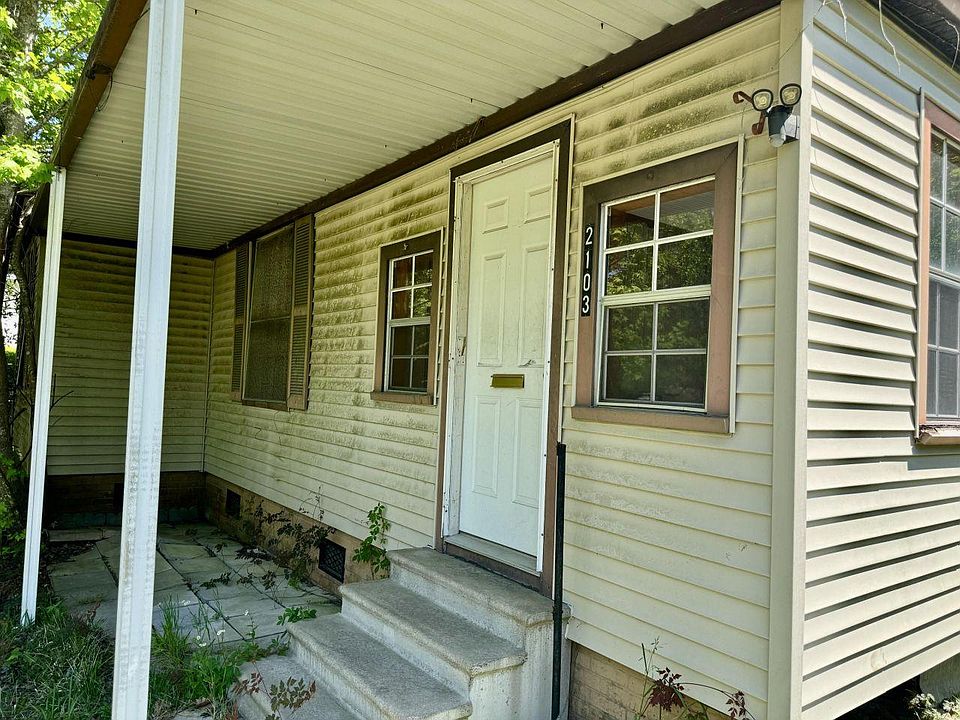 2nd image of 2103 Douglas St