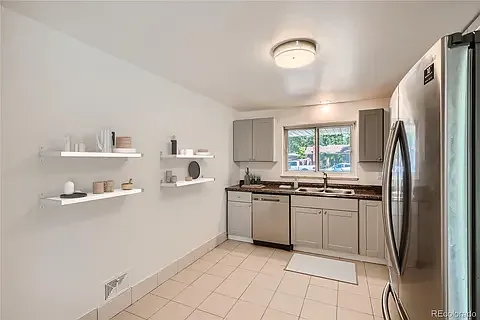 3189 Victor St — Photo 18