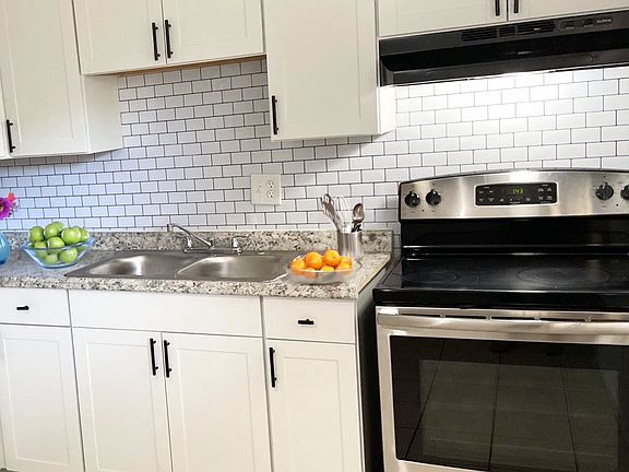 2nd image of 318 E Dakin Ave Unit 7