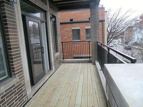 4th image of 1549 W Diversey Pkwy