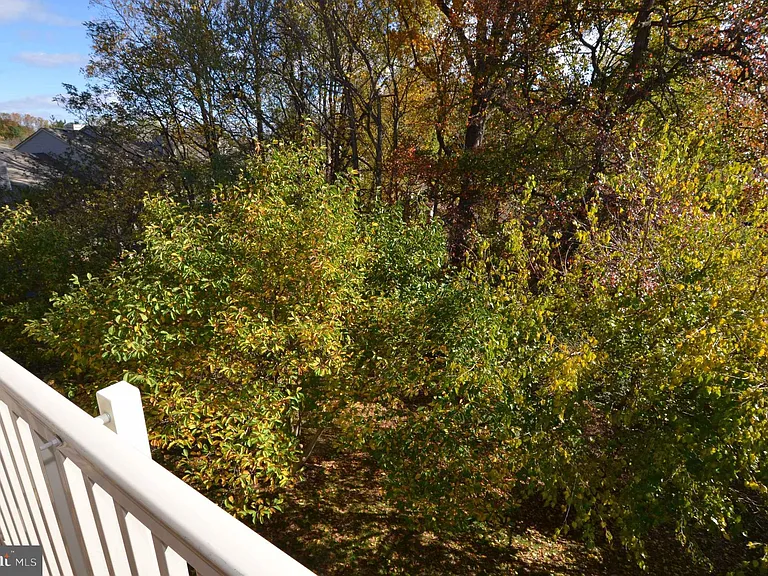 1793 Jonathan Way #L — Photo 31