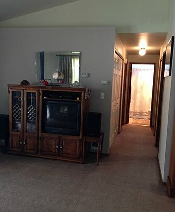 4th image of 583 Malibu Dr SE