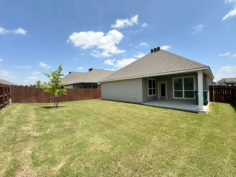 1821 Horatio St — Photo 32