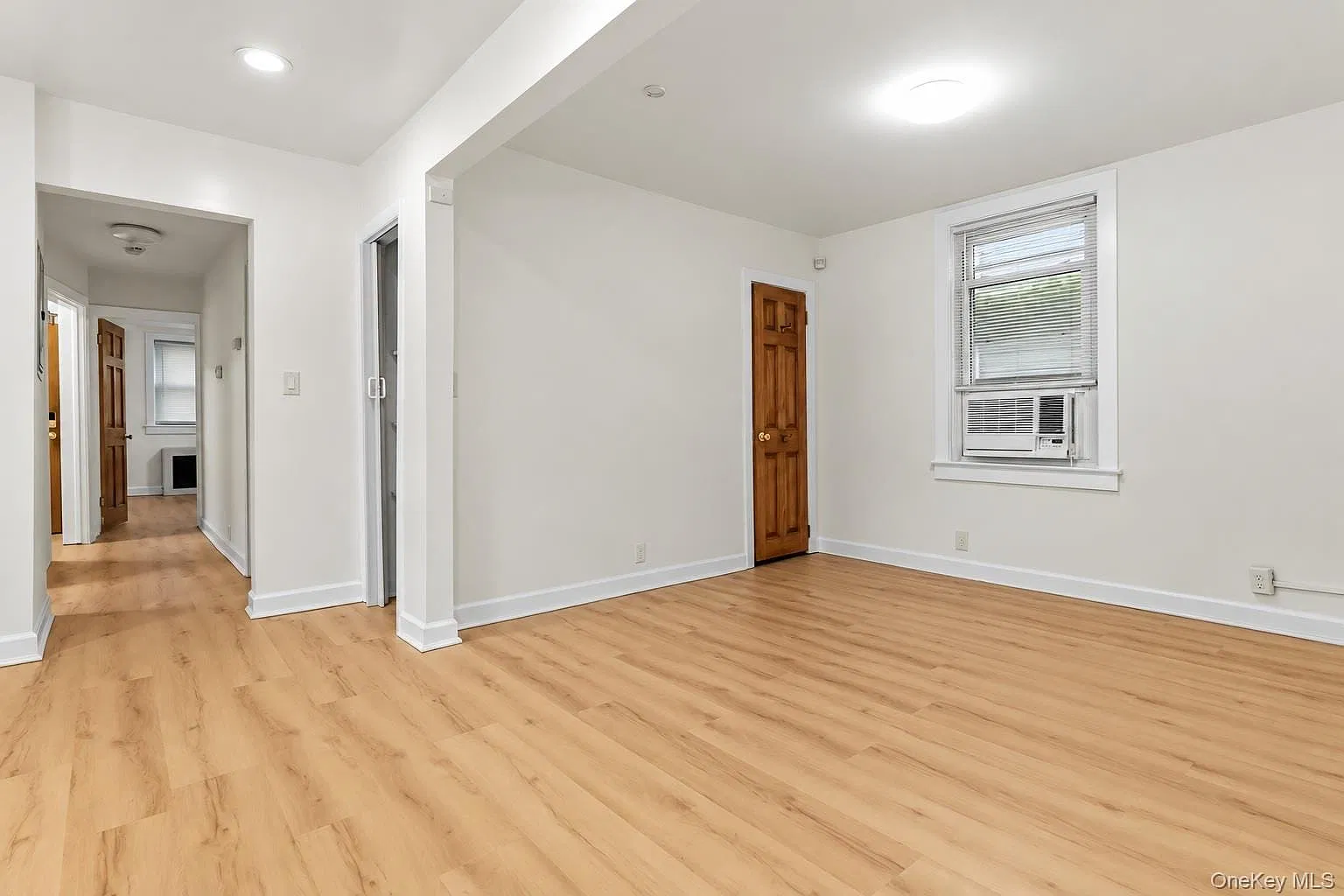 3 bed, 1.0 bath, 900 sqft, $3,300 — Photo 2
