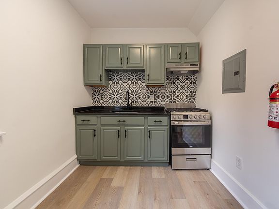 2nd image of 606 W Maple Ave #2B-1Ba
